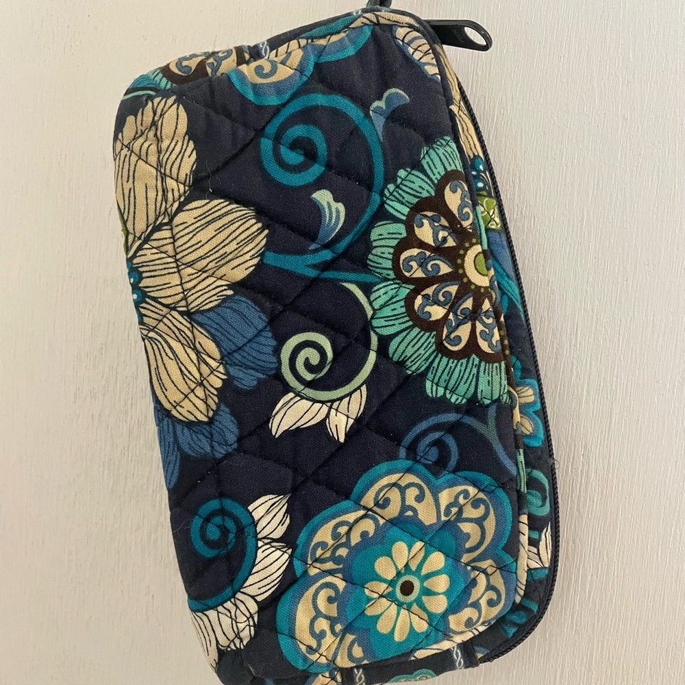 Vera Bradley ‘Rhythm and Blues’ blue and green floral wristlet clutch - Picture 3 of 4